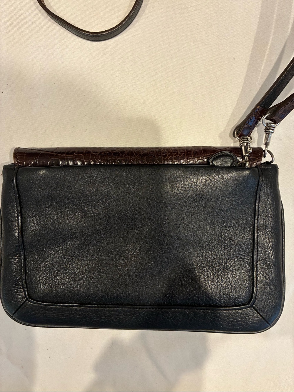 Brighton Leather Croc-Embossed Crossbody Purse Dark Brown / Black Silver Clasps - Picture 3 of 15